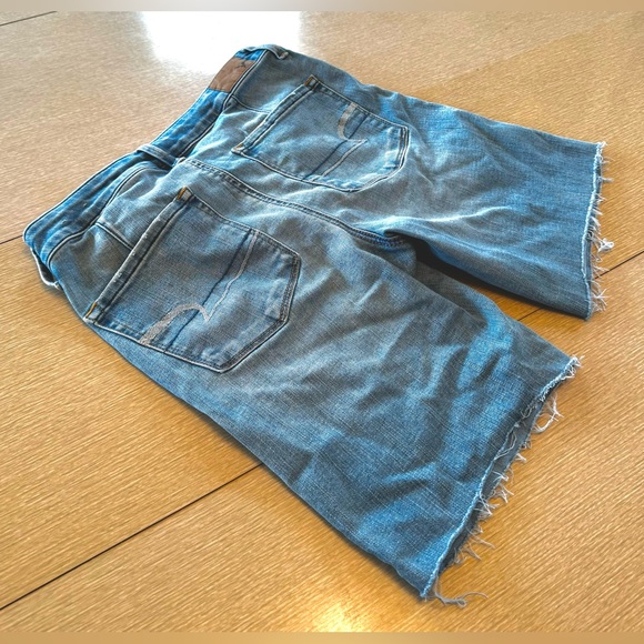 AMERICAN EAGLE A LINE DREAMY DRAPE STRETCH DENIM BOYFRIEND SHORTS - Picture 2 of 10